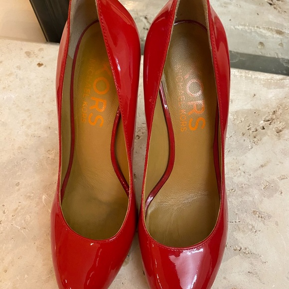 Michael Kors Platform Pumps. 6.5 - Picture 3 of 7